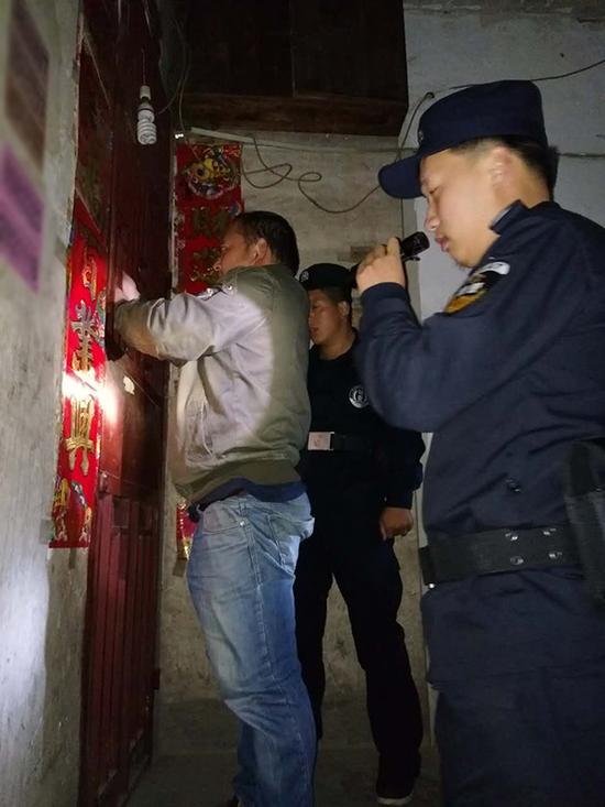 无锡粗心妈妈误将幼女锁家中 