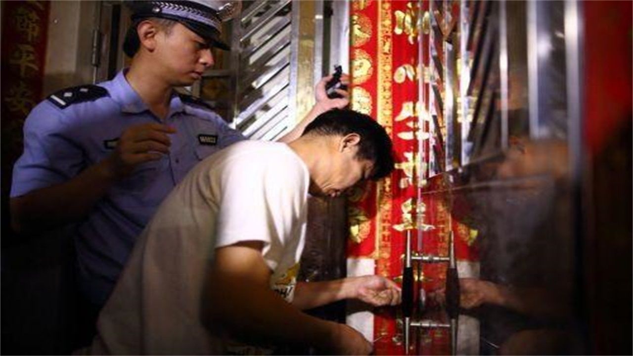 无锡请开锁师傅开了锁后，师傅